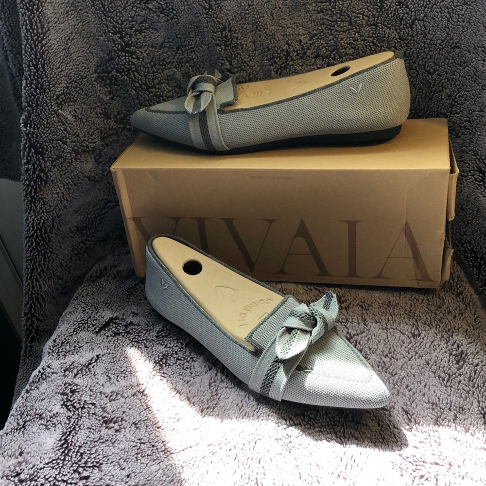 Vivaia Women's Elegant Gray Flats with Bow Detail - Picture 3 of 4
